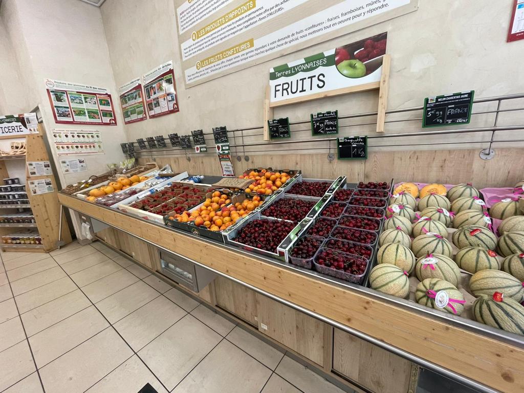 Étals de fruits Terres Lyonnaises Jaurès