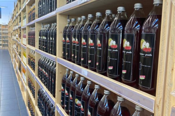 Rayon jus de fruits magasin Terres Lyonnaises Frères Lumière