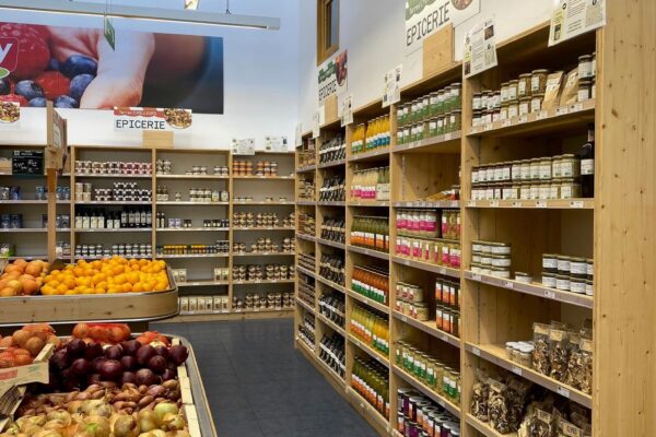 Rayon épicerie magasin Terres Lyonnaises Frères Lumière
