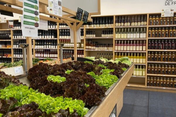 Rayon salades et jus magasin Terres Lyonnaises Frères Lumière
