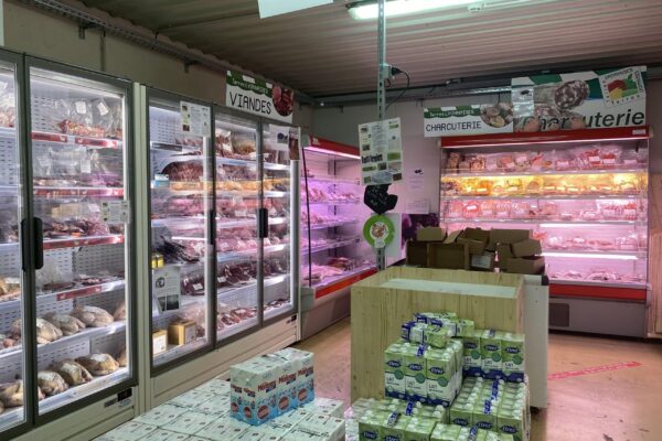 Rayons frais magasin Terres Lyonnaises St Laurent d'Agny